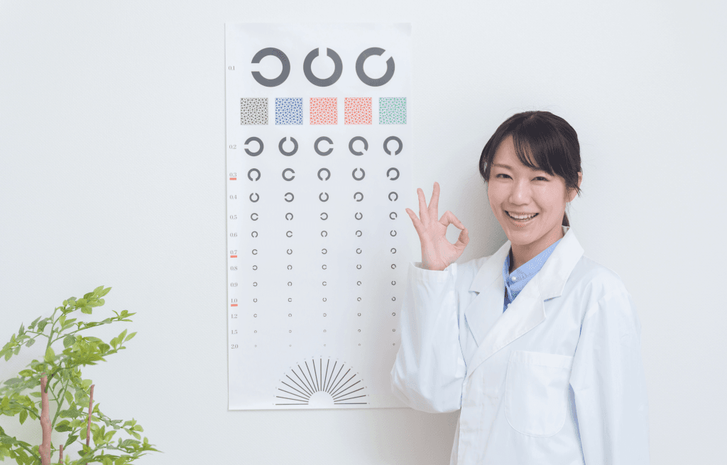 自動車学校で受ける定期性検査の視力検査