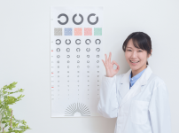 自動車学校で受ける定期性検査の視力検査