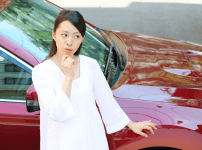 自動車学校について悩みを持っている女性ドライバー
