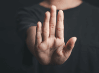 自動車学校を途中でやめている