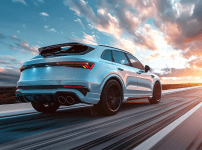 大きい車が走っている