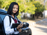 自動車学校に通っている高校生