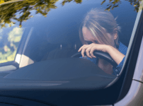 運転が怖い女性ドライバー