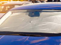 車に轢よけをしている